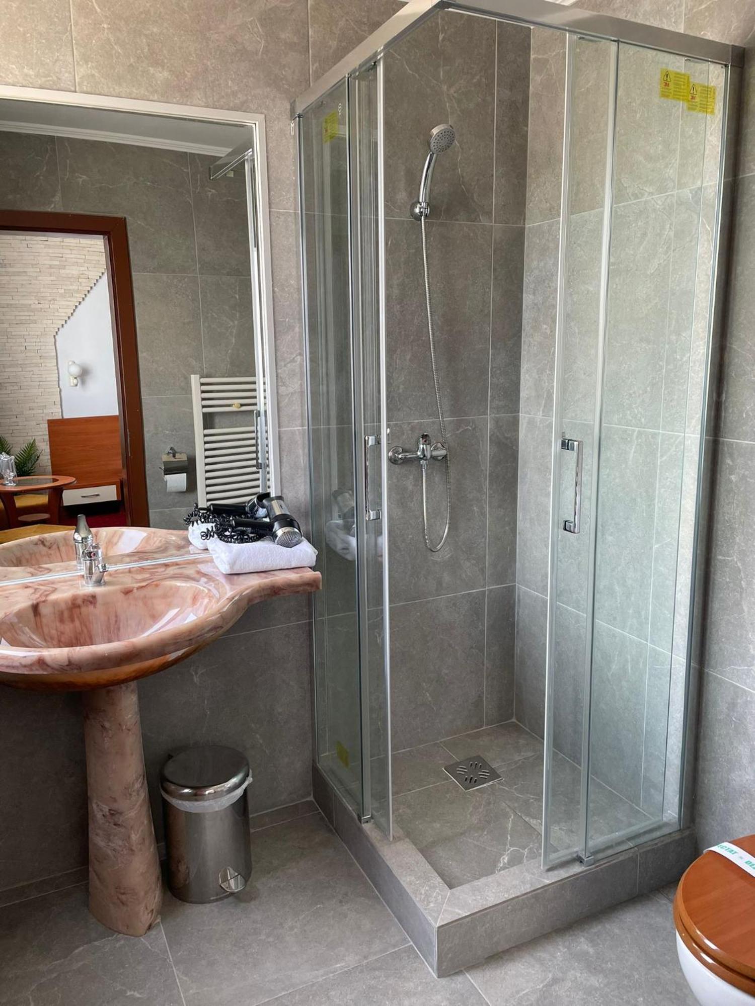 Hotel Sungarden Salin 图尔达 外观 照片